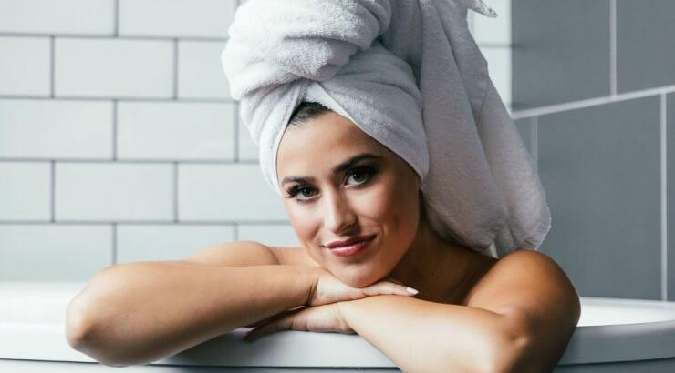 Πόσο συχνά πρέπει να λούζουμε τα μαλλιά μας;