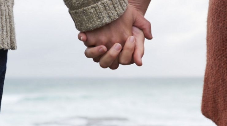 Πως ο νεκρός σύζυγος κάνει ακόμη αισθητή την παρουσία του στη γυναίκα του κάθε χρόνο την ίδια μέρα!