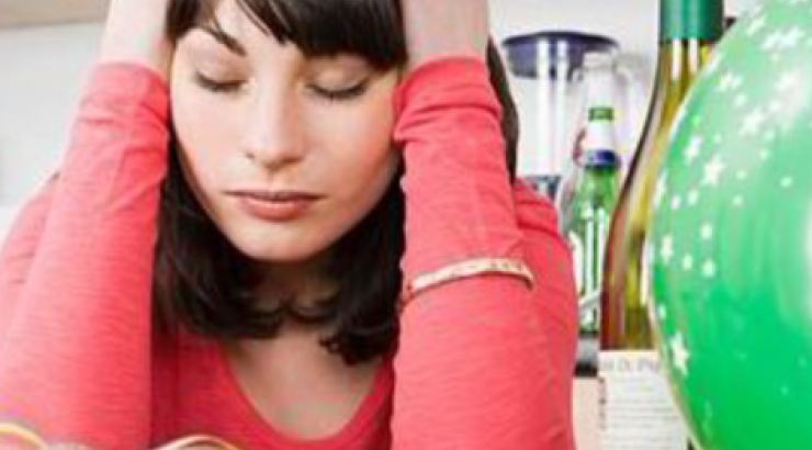3 μυστικά για να ξεπεράσετε το hangover μέσα στις γιορτές!