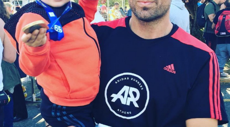 10+1 στιγμές που λατρέψαμε τον Στέλιο Χανταμπάκη από το Survivor με τον γιο του Μανώλη!