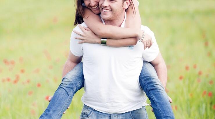 5 πράγματα που κάνει ένας άντρας όταν του αρέσει μια γυναίκα!