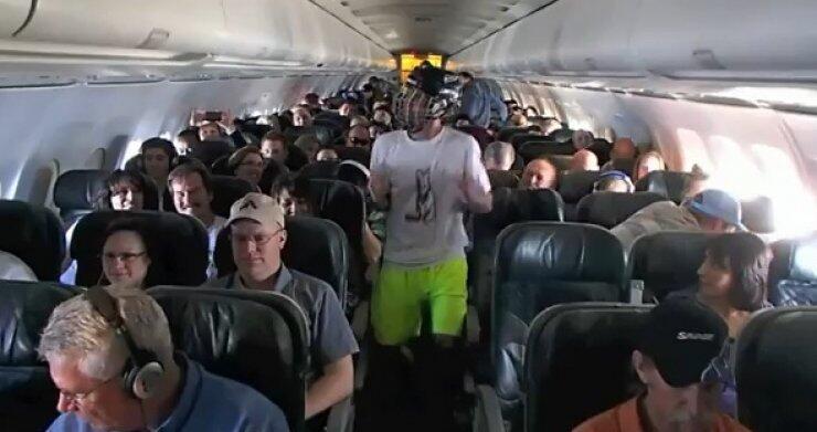 Έκαναν Harlem Shake και παραλίγο να πέσει το αεροπλάνο