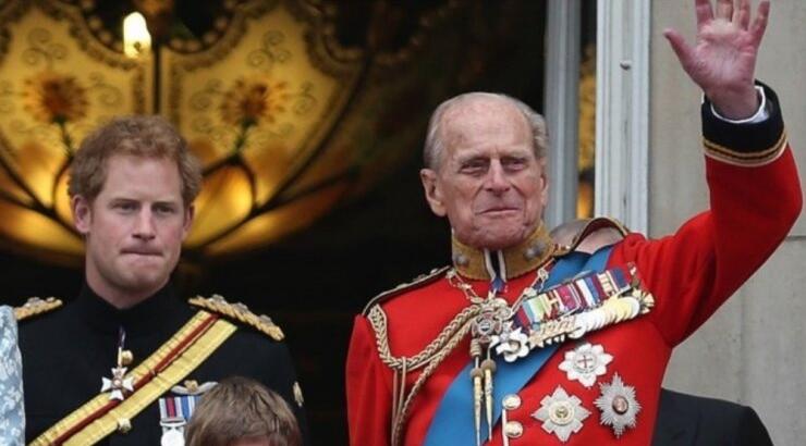 Πρίγκιπας Harry: Συγκινεί αποχαιρετώντας τον παππού του με γραπτή δήλωσή του 