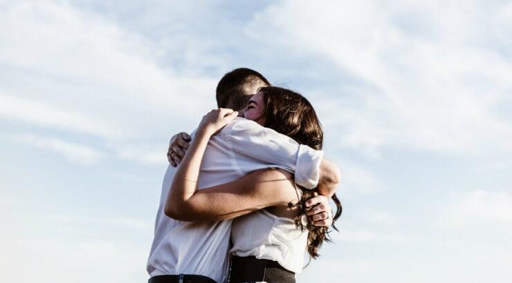 Πέντε πράγματα που πρέπει να σκεφτείς εάν σκέφτεσαι να χωρίσεις λίγο πριν τις καλοκαιρινές διακοπές