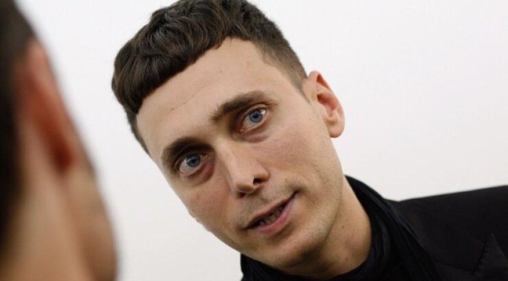 Hedi Slimane: Σε κόντρα με κριτικό μόδας