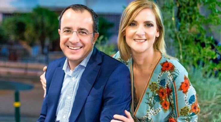 Φιλίππα Καρσερά: Η σύζυγος του Υπ. Εξωτερικών μιλάει με τα πιο ζεστά λόγια για εκείνον!