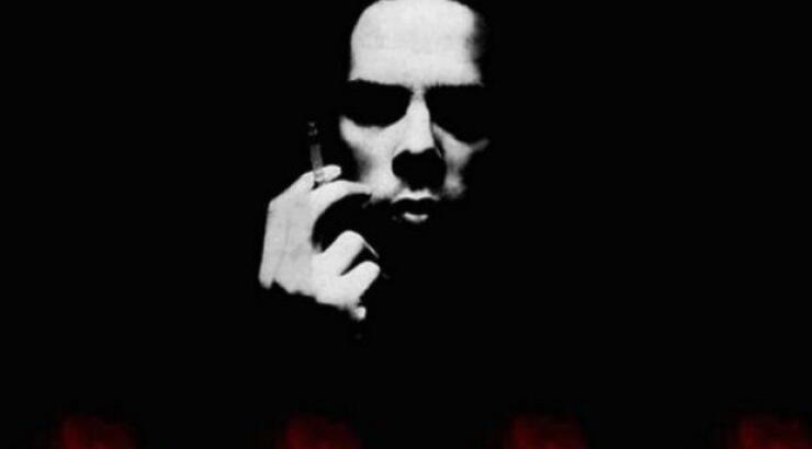 O Nick Cave τραγουδά: "στην Αθήνα κλαίνε από τα δακρυγόνα..."