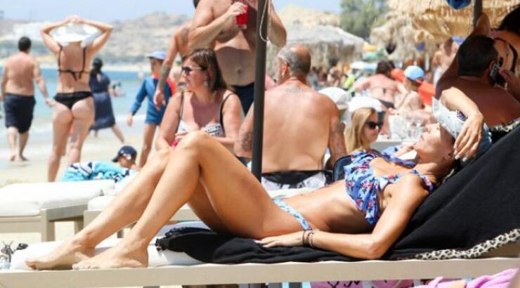 Οι διακοπές του Κύπριου επιχειρηματία στη Νάξο με την κούκλα σύζυγό του που γράφουν τα ελληνικά περιοδικά