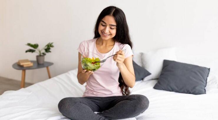 7 τροφές που θα σε βοηθήσουν με τη δυσκοιλιότητα