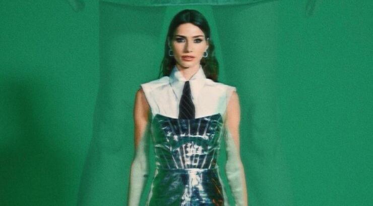 Ηλιάνα Παπαγεωργίου: Φόρεσε το Metallic Desire dress Κύπριας σχεδιάστριας