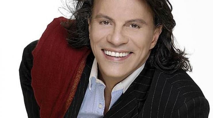 Ηλίας Ψινάκης: Άλλαξε το όνομα της Φιλιππινέζας του!