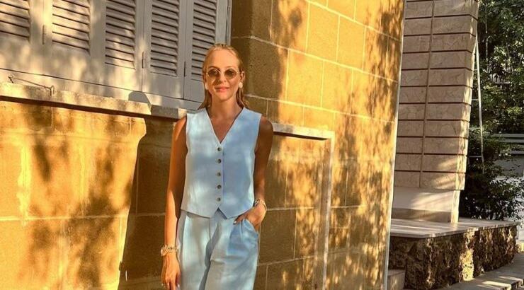 Σύλβια Μαυροπούλου: Βρήκαμε το total green φόρεμα που φόρεσε 