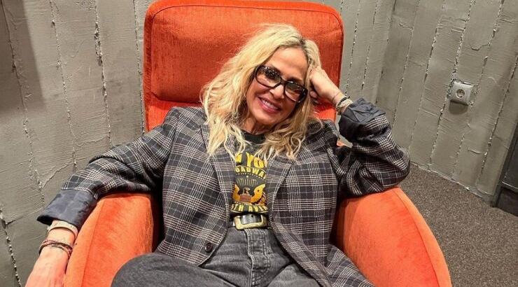 Το Dior καπέλο της Άννας Βίσση που φόρεσε στο αεροδρόμιο