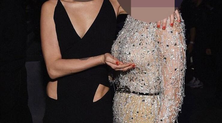 Διάσημη τραγουδίστρια χούφτωσε πασίγνωστη celebrity!