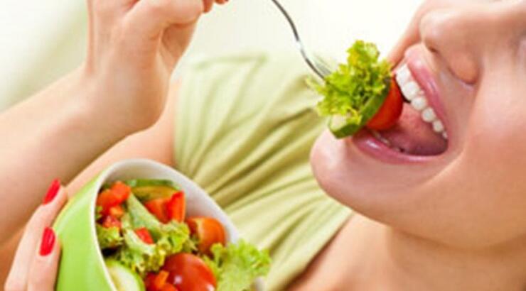 Η διατροφολόγος Έλενα Τρουλλίδου απαντά στις διατροφικές μας απορίες