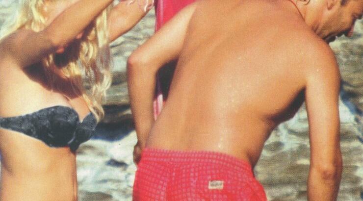  Οι selfies της Ελένης στην παραλία