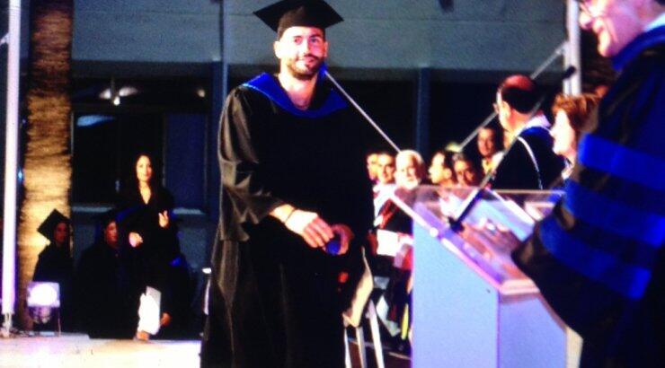 Δείτε την Ελένη Μενεγάκη στην αποφοίτηση του αδερφού της από το Ευρωπαϊκό Πανεπιστήμιο Κύπρου [εικόνα]