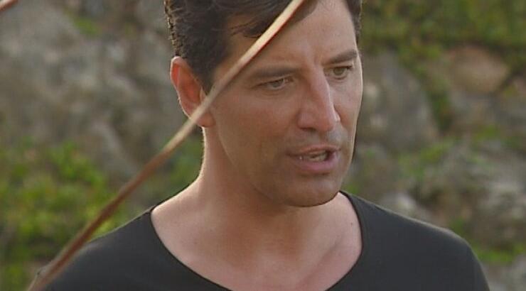 Ο Σάκης Ρουβάς πέρασε μία ολόκληρη ημέρα με τους παίκτες στην παραλία του "Survivor"