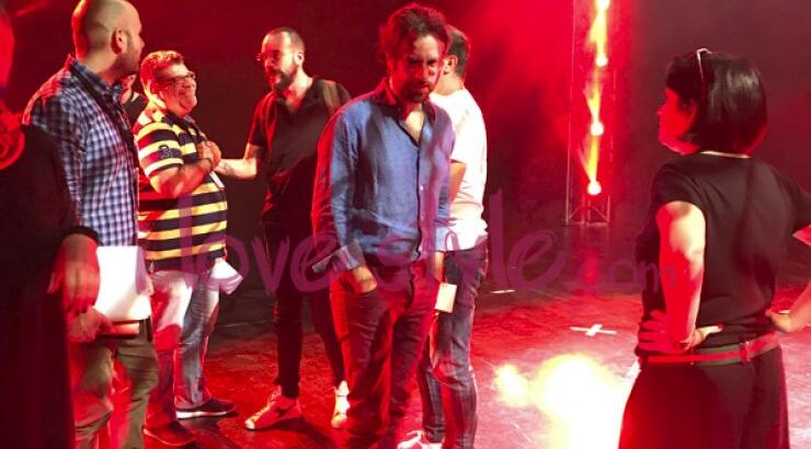 Πάνος Μουζουράκης - Κωστής Μαραβέγιας: Οι πρώτες εικόνες από την άφιξη τους στο Δημοτικό Θέατρο Στροβόλου!