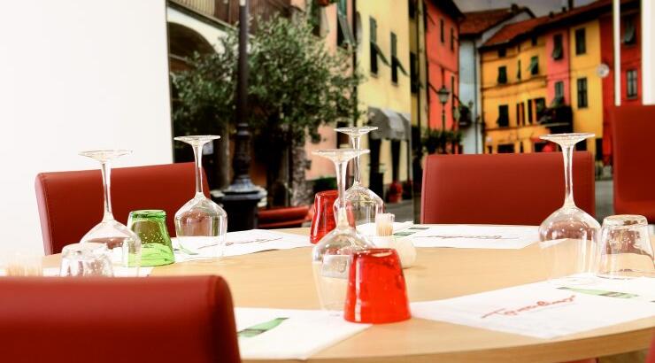 Τραπεζάκια έξω!