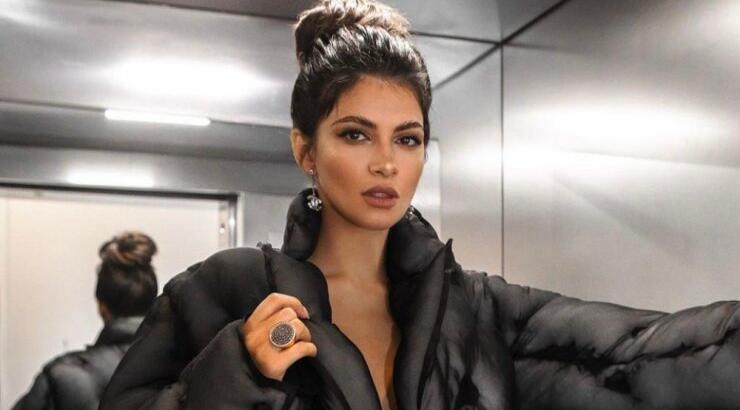 Κριστίν Παναγή: Μας δείχνει 2 κομψά χτενίσματα ιδανικά για βραδινά events