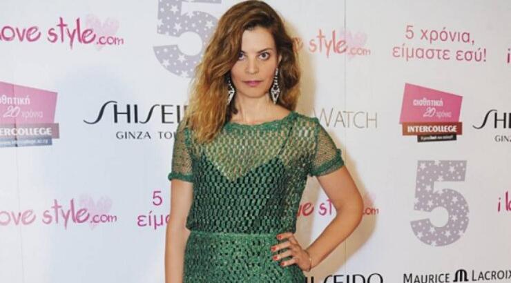 Ιωάννα Μωυσέως: Η modern casual εμφάνισή της με πουκάμισο που σας δίνει inspo