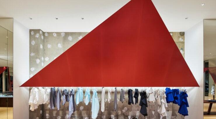 Τρίγωνα στο Issey Miyake store