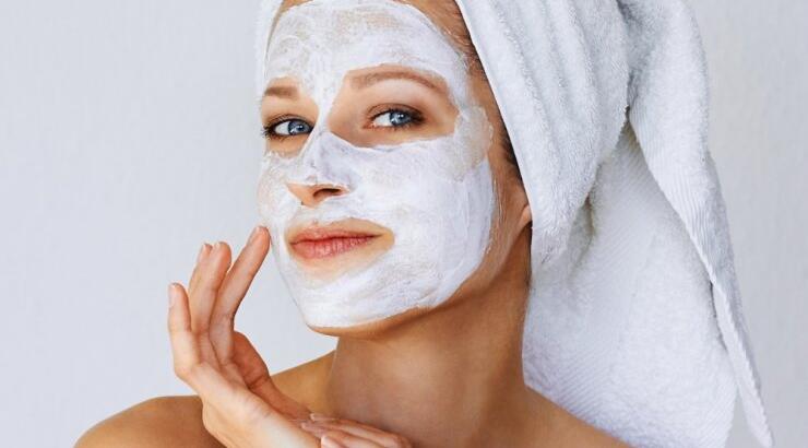 DIY καταπραϋντική μάσκα προσώπου: Το boost που χρειάζεται το δέρμα σου μέσα στο χειμώνα