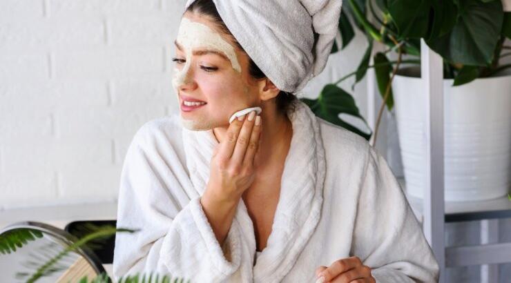 Winter skincare: Η απόλυτη ενυδατική DIY μάσκα προσώπου για ξηρό δέρμα