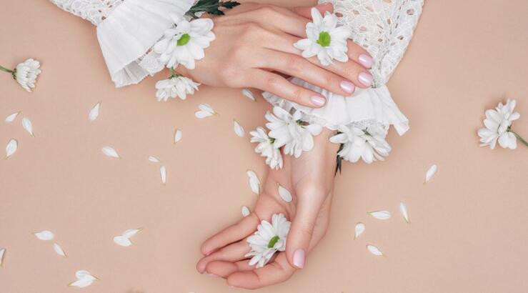 10 nail arts με ζωηρά χρώματα και φλοράλ σχέδια που θα σε βάλουν σε ανοιξιάτικο mood