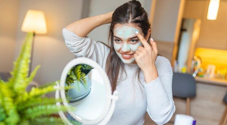 DIY skin care: Η μάσκα προσώπου που θα ενυδατώσει βαθιά το αφυδατωμένο σου δέρμα