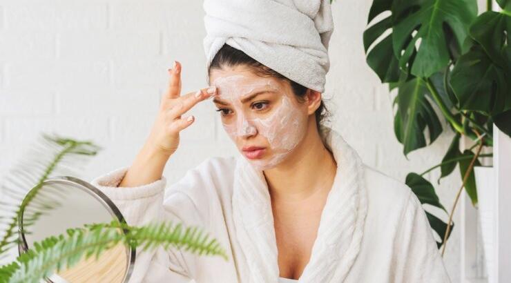 Self care: Η DIY μάσκα που θα αναζωογονήσει το πρόσωπο σου μετά το καλοκαίρι