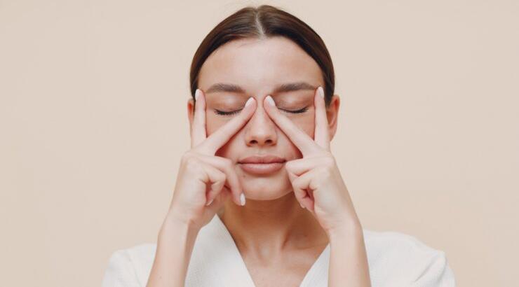 Τόνωσε και σύσφιξε το πρόσωπο σου με το Face Yoga!