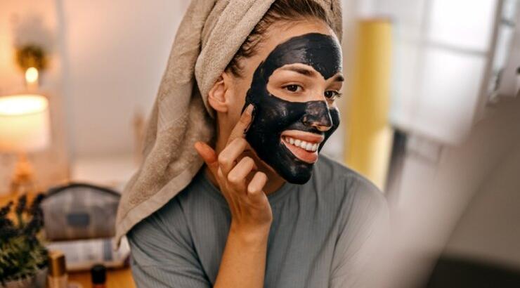 Acne DIY mask: Αντιμετώπισε την ακμή σου πρόσωπο σου με υλικά που έχεις στο σπίτι