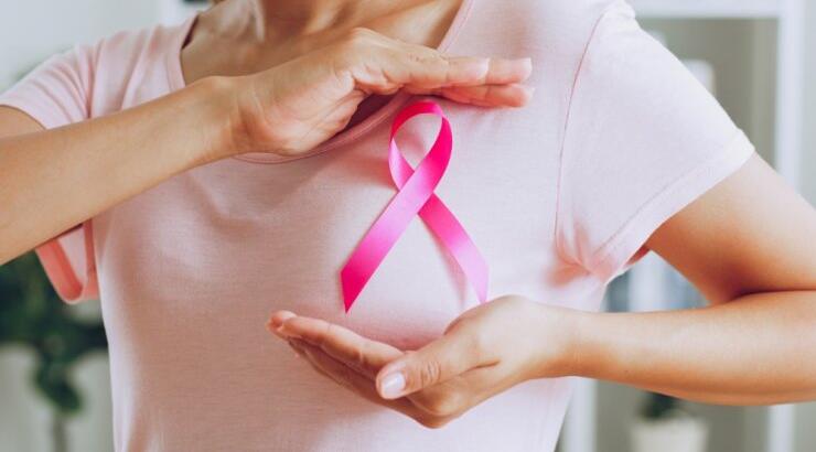 Breast cancer awareness: 4+1 βήματα για να εξετάσεις σωστά τους μαστούς σου μόνη σου