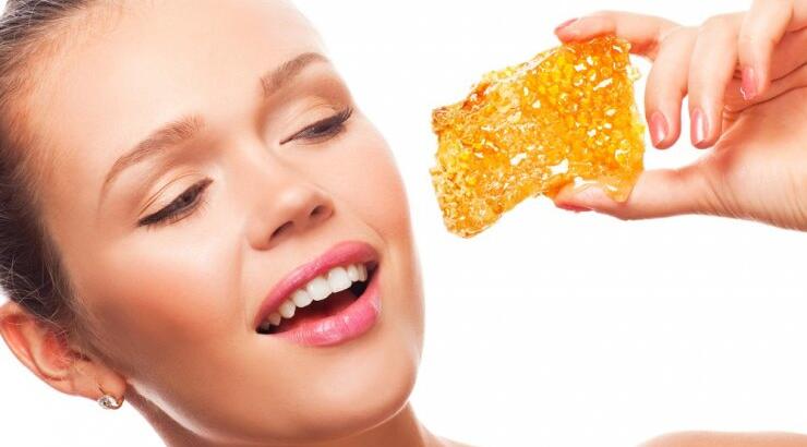 Το μέλι είναι ο νέος σύμμαχος σου για λαμπερά και πλούσια μαλλιά