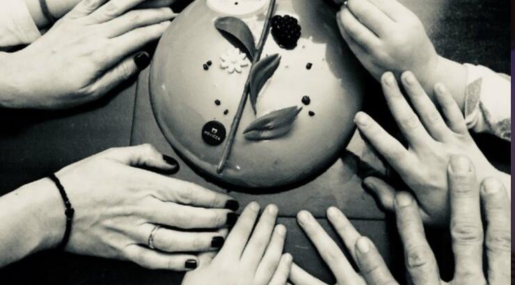 Η υπέροχη φωτογραφία γοητευτικού Έλληνας ηθοποιού με τις τρεις κόρες του!