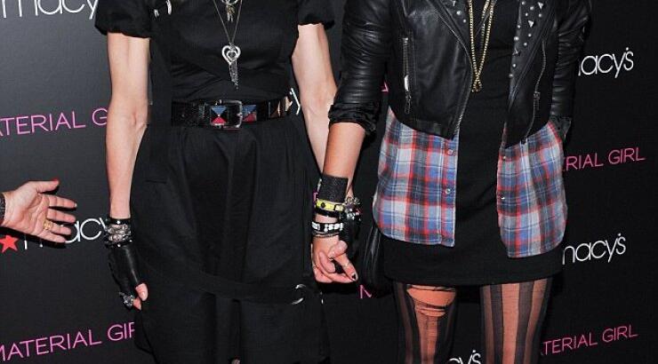 Και όμως! Η κόρη της Madonna μας δείχνει τις αξύριστες μασχάλες της