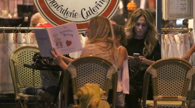 Μάθετε τι διδάσκει στα παιδιά της η JLo! [εικόνες]