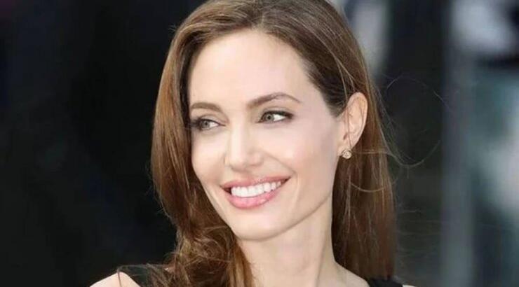 Angelina Jolie: "Έπαθα παράλυση Bell έξι μήνες πριν από το διαζύγιο"