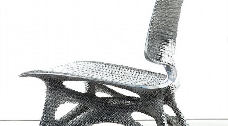 Μια αλουμινένια καρέκλα