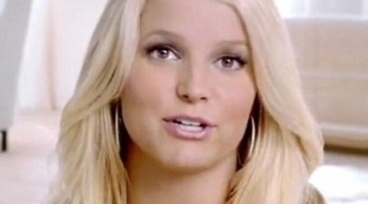 Jessica Simpson: μάθε που πηγαίνει για να αδυνατίσει