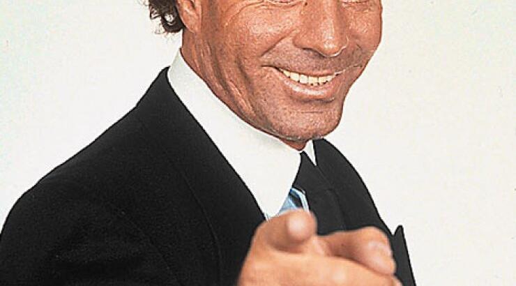 Julio Iglesias: Δεν θα πιστεύετε πόσα θα πάρει για μια βραδιά στην Μύκονο