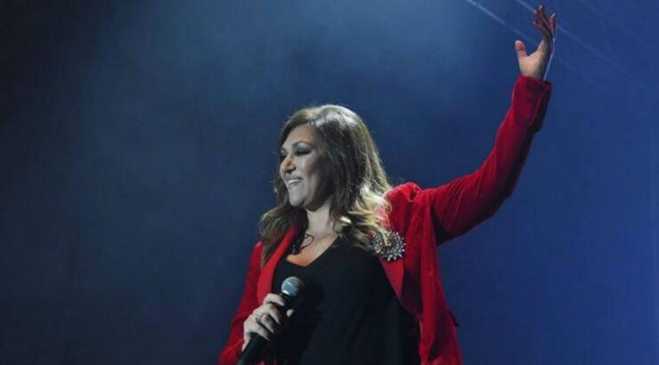 Καίτη Γαρμπή: Το πρώτο μήνυμά της επί σκηνής μετά την τρομακτική ληστεία στο σπίτι της [βίντεο] 