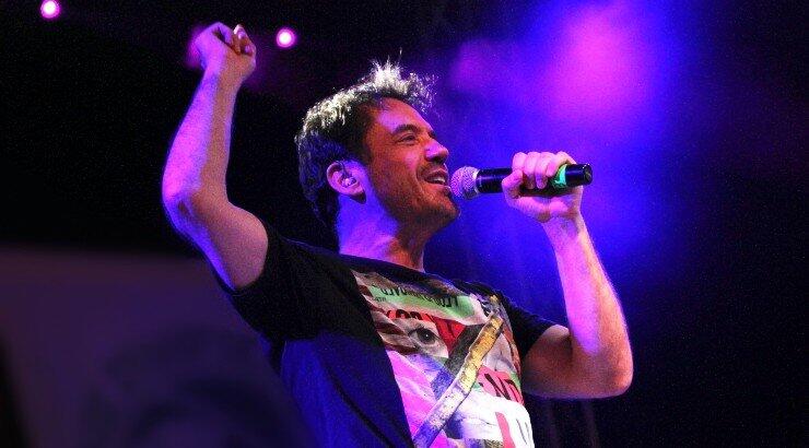 Με Θάνο Καλλίρη η Χριστουγεννιάτικη Φωταγώγηση στο Παραλίμνι