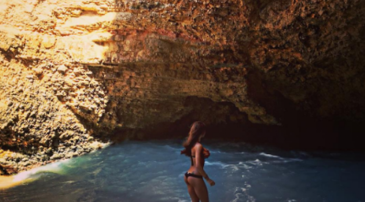 Οι διακοπές επώνυμου ζευγαριού σε ελληνικό νησί λίγο πριν ανέβουν τα σκαλιά της εκκλησίας!