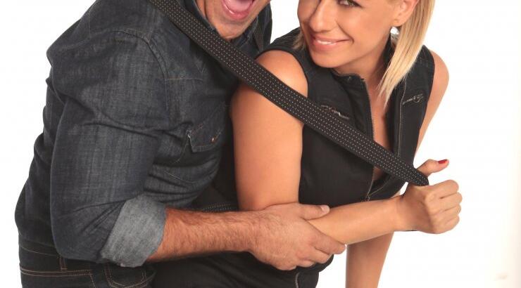 Καραβάτου – Κατσούλης: Το πρώτο μπανάκι του νεογέννητου γιου τους! [εικόνες]