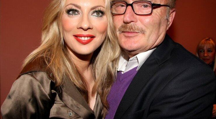 Τι απαντά ο πατέρας της Σμαράγδας Καρύδη στα σχόλια ότι η κόρη του διασκέδαζε την ώρα που γινόταν γνωστό ότι ο ίδιος πάσχει από καρκίνο