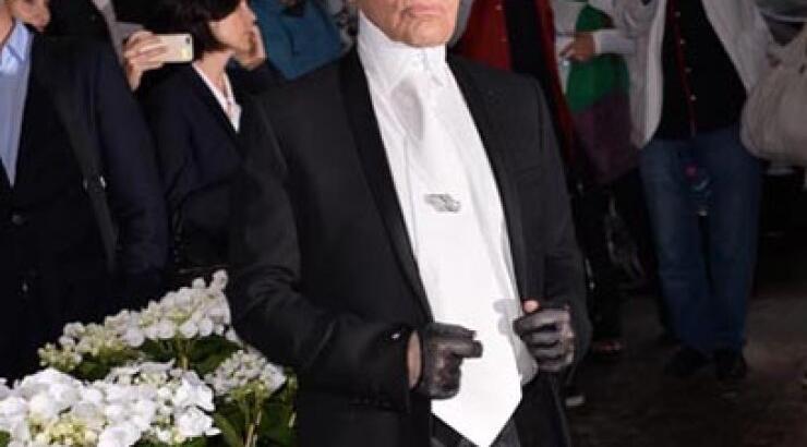 Ο Karl Lagerfeld θα γίνει... Barbie! 