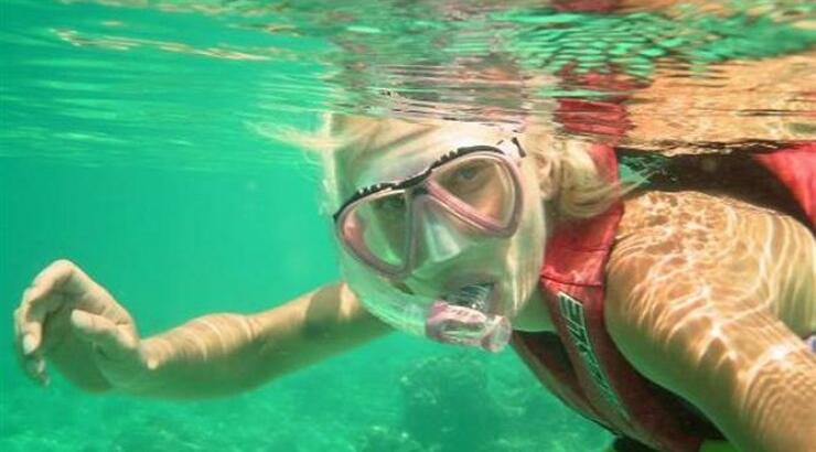 Ελληνίδα ηθοποιός κάνει καταδύσεις στον 5ο μήνα εγκυμοσύνης της